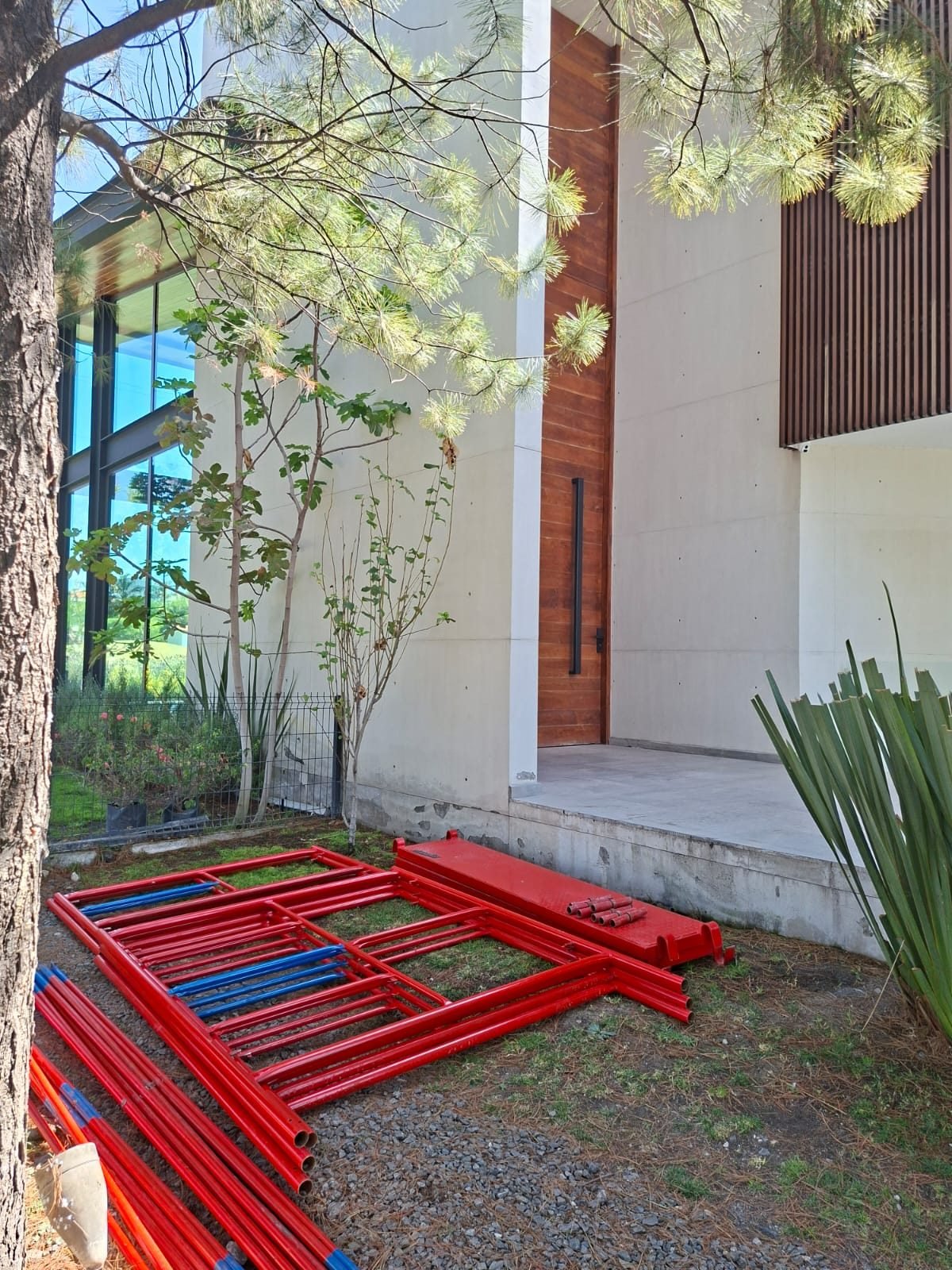 Estructura de andamios en taller